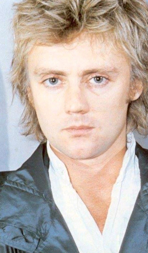 rogahtaylah's tweet photo. i can feel that he's staring at my soul https://t.co/Z4YIY6gxQT