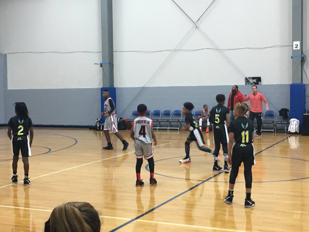 Coast2CoastPrep's tweet photo. Top 10 matchup early this morning with #5 TRU Elite taking on #9 ranked All Indy Gym Rats in 2028 action @kbchoops #PrezDayLexington https://t.co/zn1OiKjBis