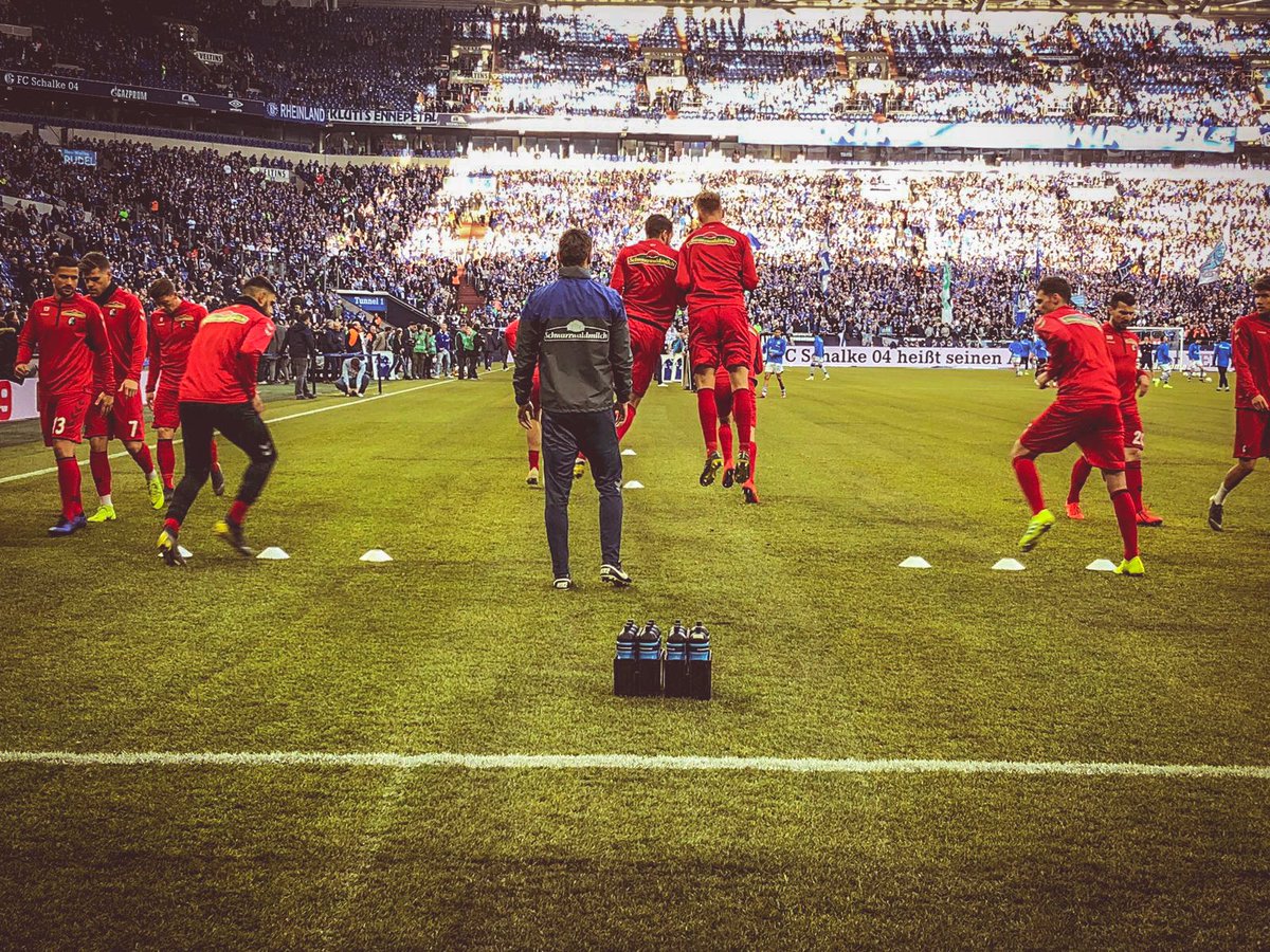 scfreiburg's tweet photo. Noch 15 Minuten! 💪👀
#S04SCF https://t.co/RgY2jYW8eQ