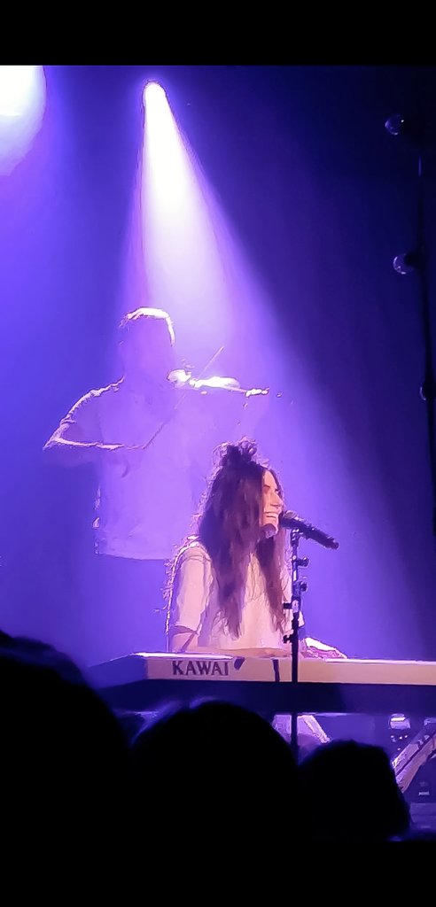ZoeKey_22's tweet photo. I haven't used twitter for over a year now but I just need to thank my wonderful twinnie, @doddleoddle &amp; @orlagartland for this beautiful day. Those are rare when you're not there most of the time... But today I FELT IT... So thank you🌻 You brought a little light back into my 💛 https://t.co/tR7NSNaQf5