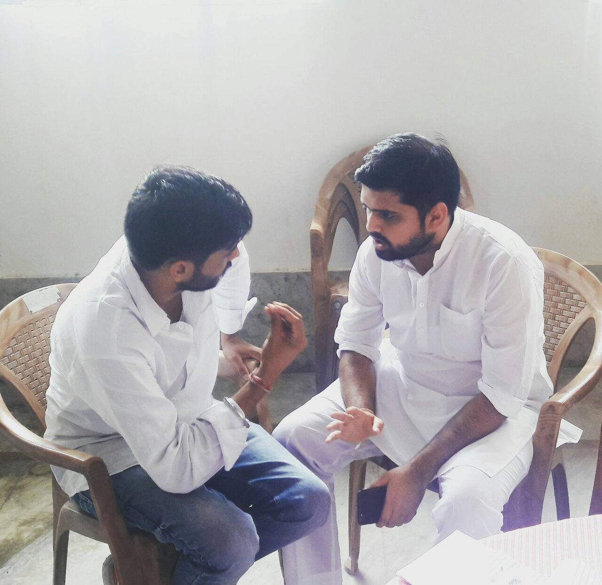 KishanSinwarINC's tweet photo. बड़े भाई @Neerajkundan के @nsui राष्ट्रीय अध्यक्ष बनने पर हार्दिक बधाई एवं शुभकामनाएँ ||
धन्यवाद शीर्ष नेतृत्व सहित @RahulGandhi @guptar @kcvenugopalmp आपका 🙏🙏 ||
#NeerajKundan #Nsui #Congratulations #NsuiRajasthan #Churu #DistPresident #चूरू https://t.co/3EqVs98hCq
