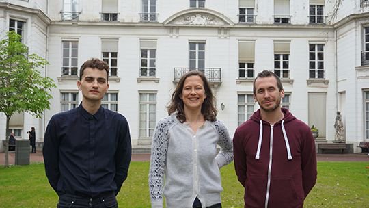 CNRSbiologie's tweet photo. #Distinction 🏆 | Bravo à l'équipe d' #AliceMeunier de l'@Biologie_ENS @CNRS_Paris récompensée par le Prix La Recherche @maglarecherche pour ses travaux sur le développement des cellules multiciliées du #cerveau
#PLR19
▶️ https://t.co/yrcGlDO2oD https://t.co/acBRddNmLm