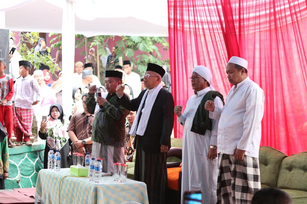 Kiyai_MarufAmin's tweet photo. Alhamdulillah, siang tadi saya berkunjung di PP. Al-Faridiyah, sempur Plered Purwakarta dan saya bersyukur bisa bertemu dengan KH. Farid Abdul Hayy, KH. Tb. Wawi, KH. Muhammad Abdul Yamin, dan para ulama lainnya. 16/02/2019 https://t.co/ijmNzgR2l3