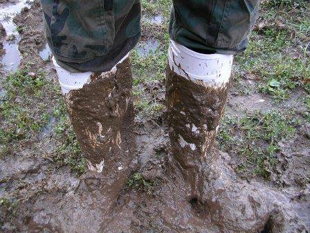 Nagagutsu胴付長靴 Waders Boots Stomp Crush Mud Mx Bike 遊んだ後も 興奮さめやまず 泥長靴を見せたり 泥跡を沢山付けてみたり 一緒に遊べる人 服や中で汚しても良い人 いるかな