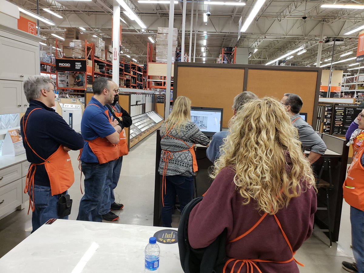 Jen60447262's tweet photo. 1247 kitchen designer emmy doing a pk during the morning mtg on the self design for customers. @VanessaJuelfs @Pathawkins001 @ROCAnne70 @ROCMatt70 https://t.co/3i9HDozxh5