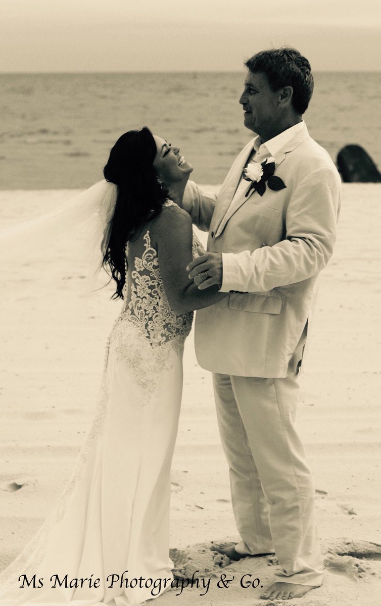 MMPhoto_graphy's tweet photo. #WeAlsoDoWeddings #MsMariePhotography #YourLocalAffordablePhotographer #WeTravel #AlwaysBooking! ❤️🌴 https://t.co/ePBGWdSA8y