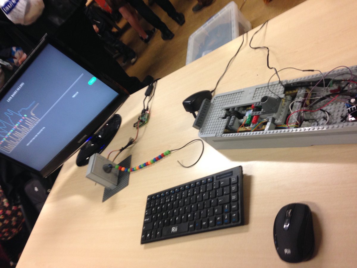 NottmLibraries's tweet image. Lots of curious people enjoying science at Central Library and in the city centre. Having a blast #curiousnotts @NottsFOSAC @JWSYE