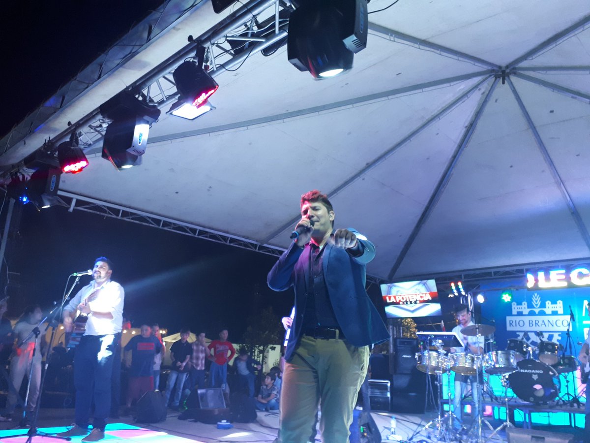 Se fue la primer noche la de hoy!@155Favio <a href="/LaVozMelo/">LaVozdeMelo(Oficial)</a> <a href="/CarmenTort3000/">Carmen Tort González</a> <a href="/agustinfigp/">Agustín</a> <a href="/sergiobotana/">Sergio Botana</a> <a href="/ITURRALDE63/">LOURDES ITURRALDE</a> <a href="/mariadelima_uy/">Maria de Lima</a> @walter_zimmer <a href="/mariadelima_uy/">Maria de Lima</a> <a href="/MejorPaisUy/">Mejor País</a>