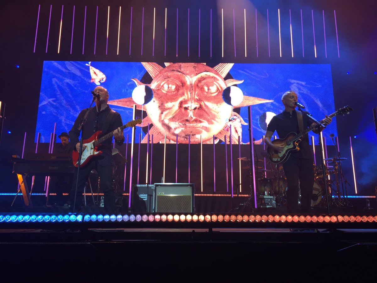 Davesy's tweet photo. Fabulous night in Glasgow with @tearsforfears @curtsmith @carinaround. #suffer the children #single release https://t.co/La2vdgaqLY