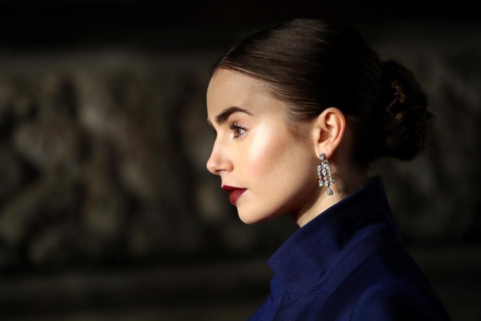 DiamondsDoGood's tweet photo. #Diamonds also dazzled at the 2019 #BAFTAs this past Sunday. Here are some of the best looks included The Duchess of Cambridge wearing the pearl and diamond earrings which belonged to Princess Diana and more! Read more here: https://t.co/7cGnOexO83 https://t.co/84zK2h3you