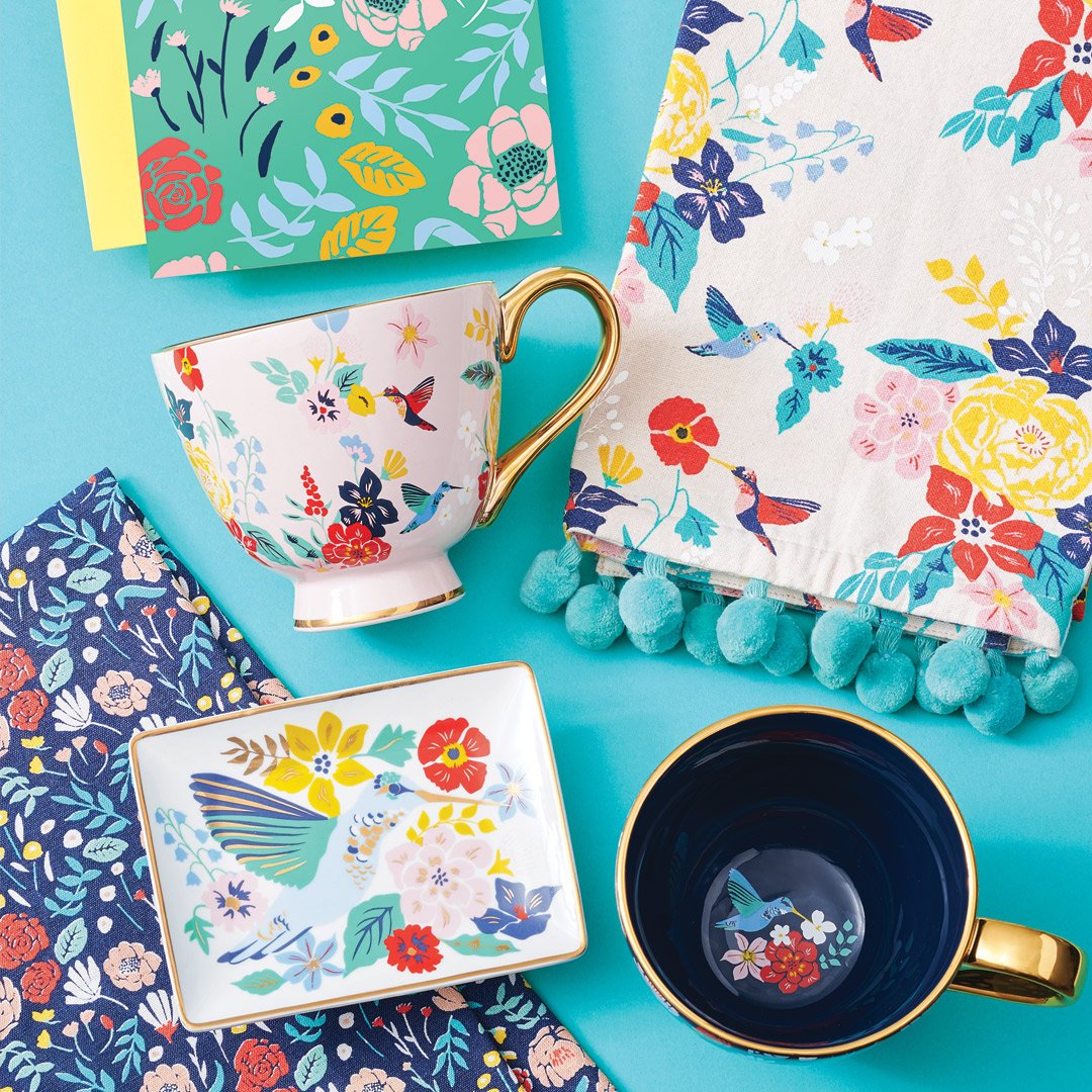 Paper_Source's tweet image. Nothing more perfect than a morning filled with spring air!

#PSExcluisve #PSDesign #newarrivals #hummingbird #florals #saturdaymorning