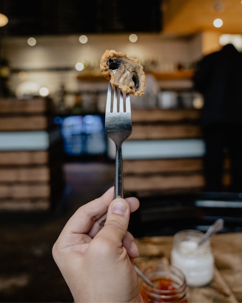 wtf_chippy's tweet image. Battered mushrooms- A definite &apos;must try&apos;. 

#fishandchips #chippy #fish #chips #fishandchipshop #londonfoodies #delicious #hammersmith #chiswick #finedining #fishfriday #foodbloggers #londonfoodbloggers #wheretoeat #batteredmushroom #mushrooms #veggie