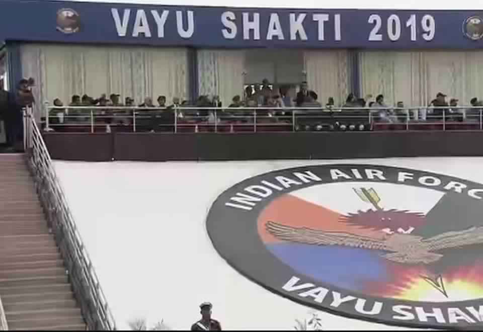 SiddhantJaywant's tweet photo. The #FirepowerDemonstration of the @IAF_MCC at #pokharan was amazing. Feeling #proudToBeIndian.
Now just waiting for the movement when there would be #bunkers and #launchpads of #terrorists in place of those replica.
#PulwamaRevenge #VayuShakti2019 @PMOIndia @DefenceMinIndia https://t.co/zHyDBdizy9