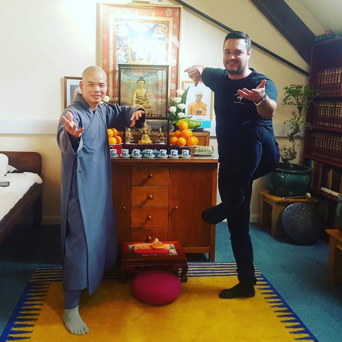 TheShaolinYogi's tweet photo. Visiting my kung fu uncle (Shishu) Shi Yan Xiu for CNY. He was one of the original performers in the Shaolin Wheel of Life show!
.
#shaolin #kungfu #martialarts #london #ShifuShiHengPin #ShiHengPin #TheShaolinYogi #yoga #hathayoga #HengPin #shiyanxiu #Shaolintempleuk https://t.co/1S6kudP5rb