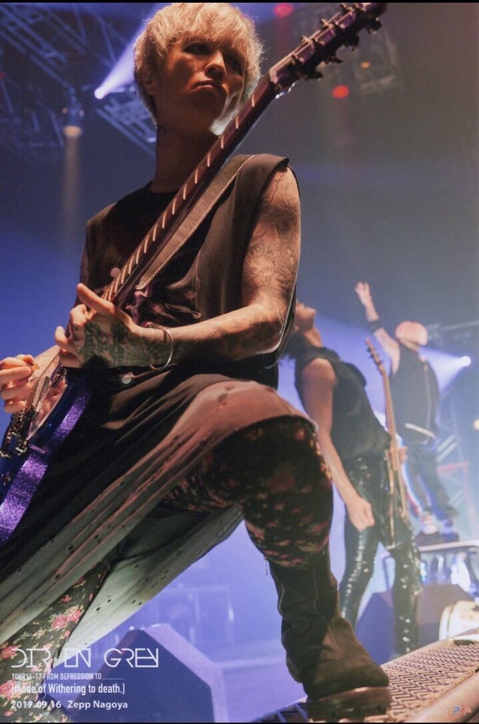 薫 Dir En Grey の結婚や嫁は 身長 髪型 ファッション タトゥー ピアス ギターの機材も総まとめ Arty アーティ 音楽 アーティストまとめサイト