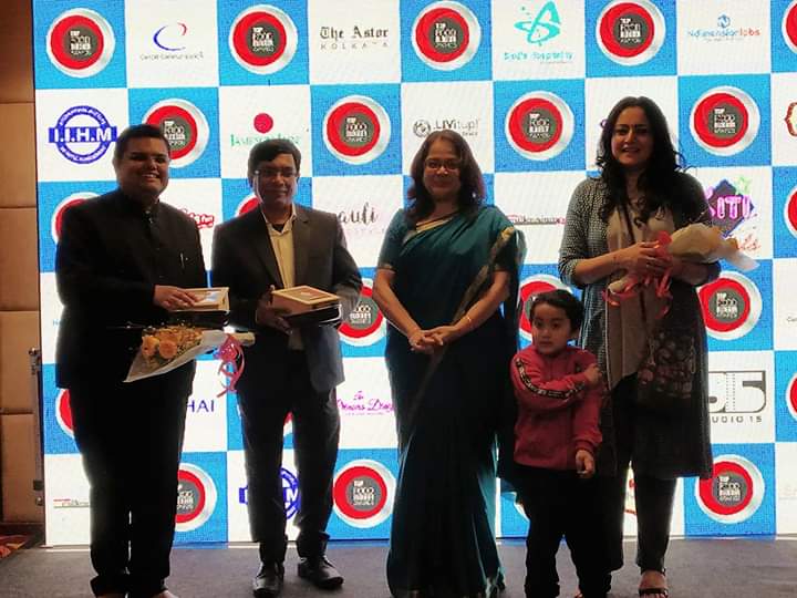 subornobose's tweet photo. Director IIHM Kolkata, Mrs #SanjuktaBose felicitating Legendary Fashion Designer Agnimitra Paul at the Top Food Blogger Awards 2019

@IIHMHOTELSCHOOL @DirectorIIHM https://t.co/HIe023aP0y