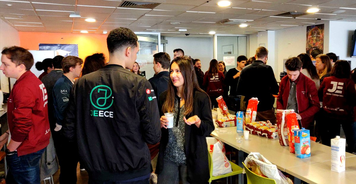 JuniorJEECE's tweet photo. Nous sommes heureux de mettre à disposition nos locaux pour l'#OpenLocal de la @cnje ! Après un petit déjeuner copieux, le mandat actuel a présenté la stratégie du mouvement et des différents pôles. #WeAreJE #VieAssoECE #Passation https://t.co/2UJvLeP0cK