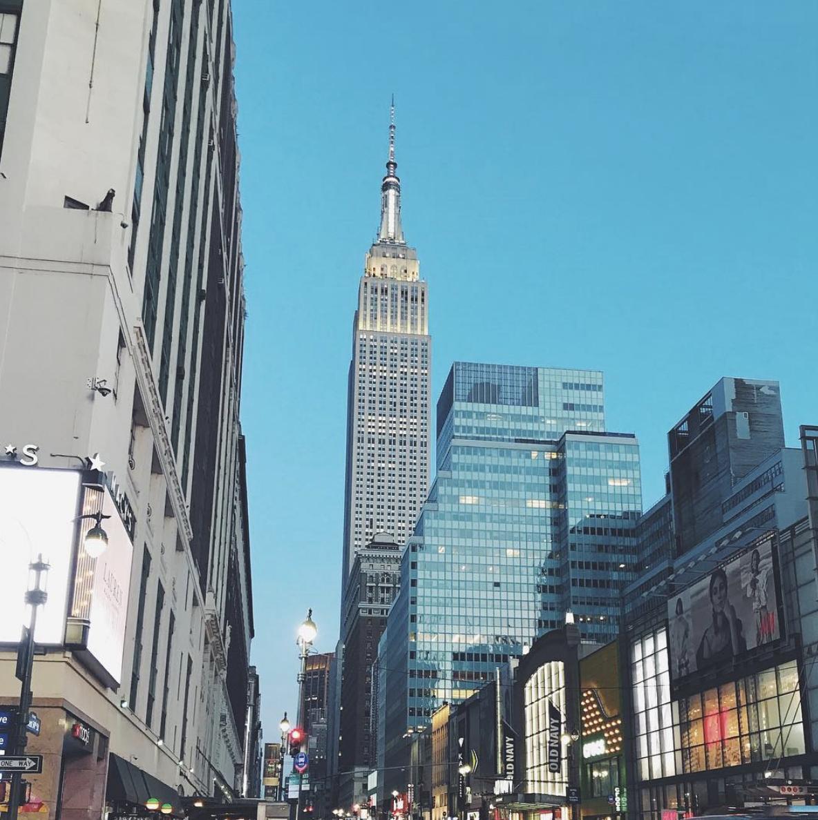 Just clear blue skies today!

#citystrolls #empirestatebuilding #SaturdayVibes