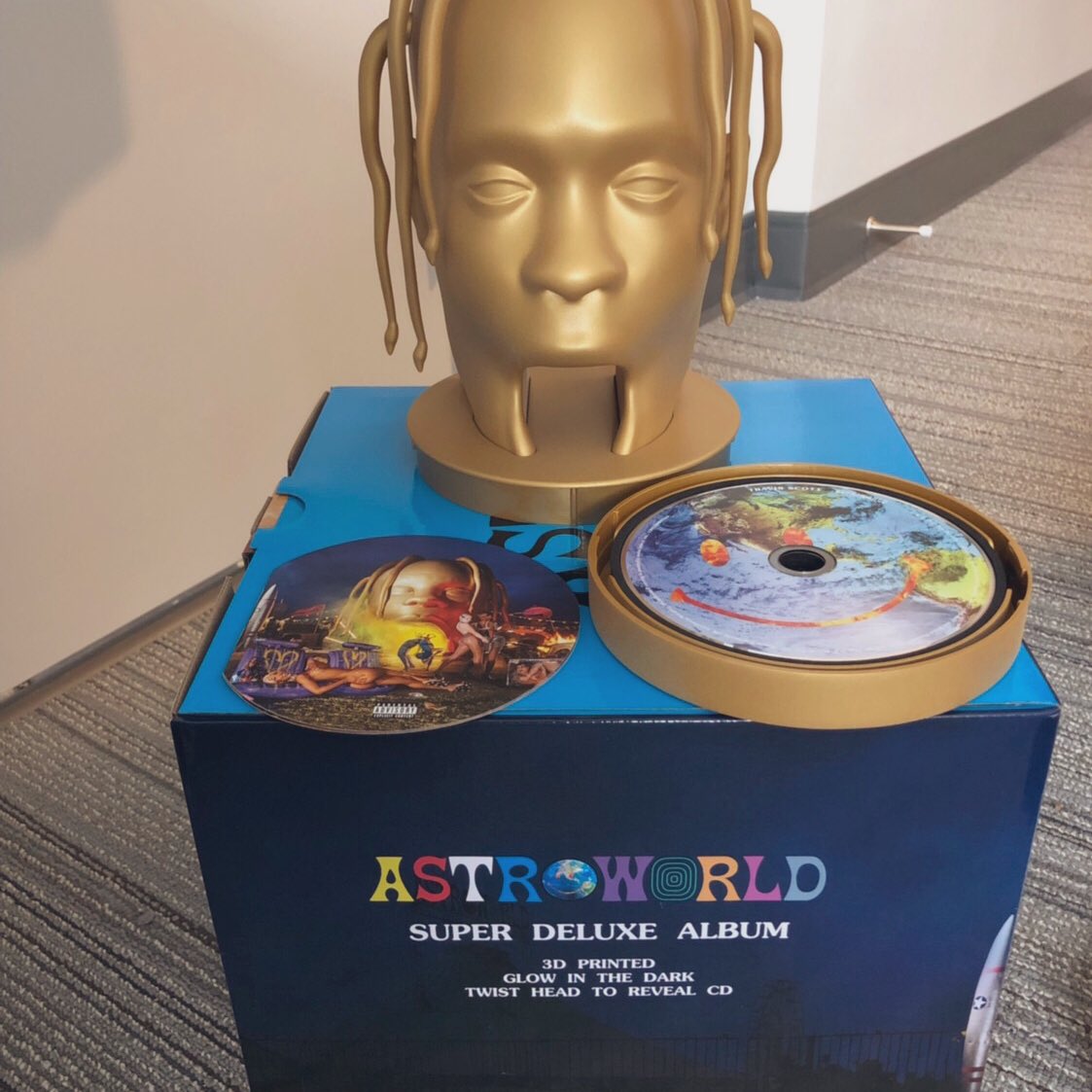 TRAVIS SCOTT FANS 🔥 on X: Some pics that fans took of their Astroworld:  Super Deluxe Album 🔥👀  / X