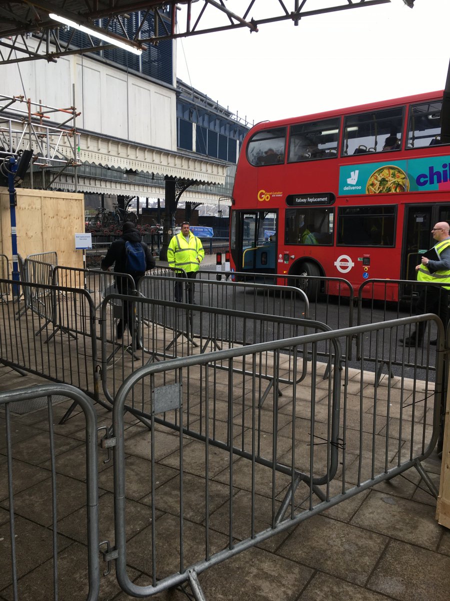 BBCSussex's tweet image. 9-day closure of the #BrightonMainLine appears to be running smoothly - please tell us if there are any problems.     This was #Brighton station and bus queue at lunchtime today