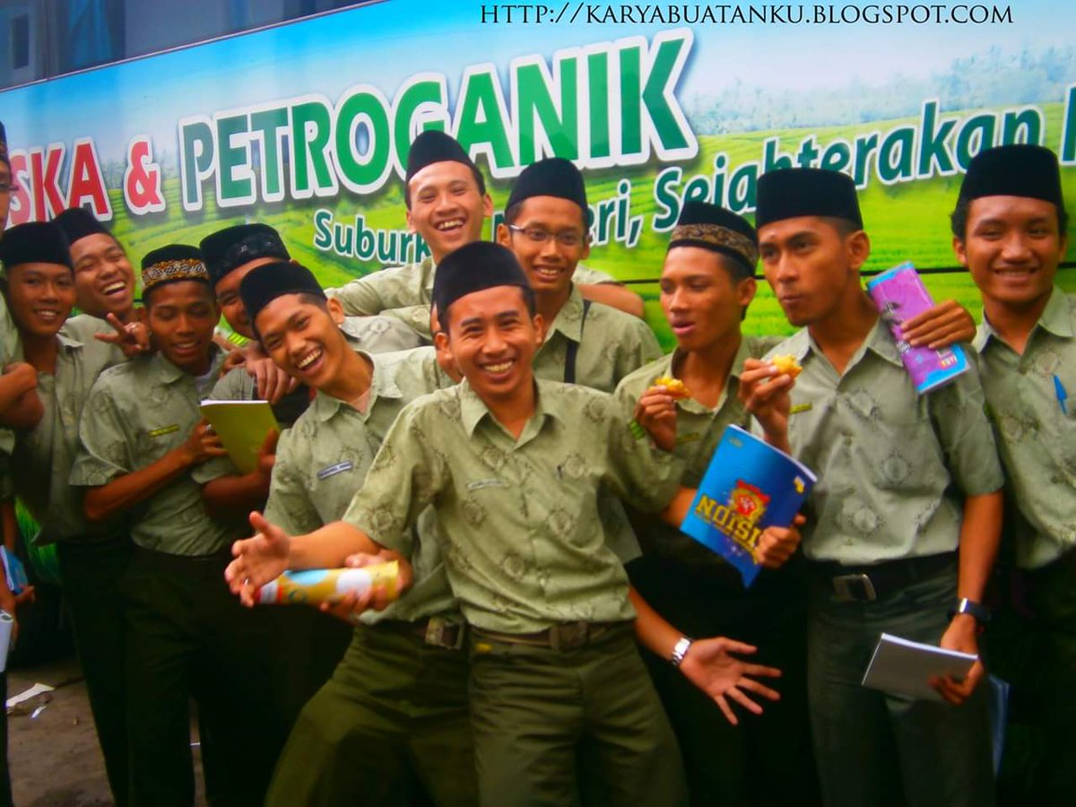 Kunjungan kelas IPA TBS lulusan 2014 ke Petrokimia. Lupa tanggalnya😅

#HarlahTBS93 #Harlah93TBS