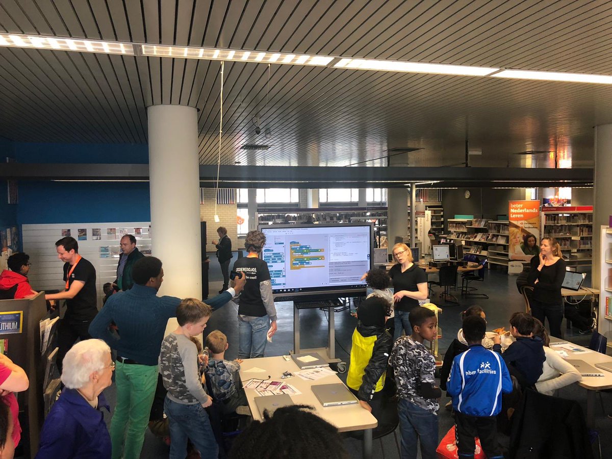 jhouweling1's tweet image. Coderdojo Utrecht-Ovv. #coderdojoNL #coderdojo_utrecht Ondanks mooie weer, “Volle bak” bij Coderdojo in Bibliotheek Overvecht. Kids leerzame middag met Scratch /Micro:bit en robitica. #bibliotheek_Utrecht ; #Leaphy; #Roboschool ;#legomindstorms