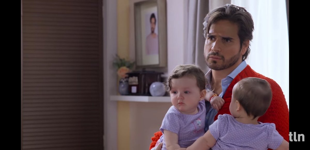 DaniArenasCol's tweet photo. #FelizSábado #Capturas4 #Capitulo161 #MiMaridoTieneMasFamilia #ElRegresoDeLosOppas a Oaxaca 😍🤩💏💕💖👏👏 #RobertyJulieta @DanArenas @zuriavvega @MiMaridoFamOf #Oppas4Evers #BienvenidosOppas #TeamDanielArenas 😘🙅♀️🙏🙌💫☀️🌺💃🕺🎶🎵🍻 https://t.co/hRdD2INj00
