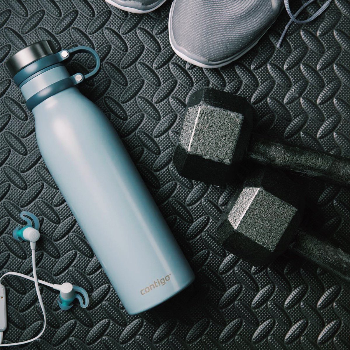 newell_brands's tweet photo. @GoContigo: not a gym accessory, but a necessity. 💪
#newellbrands #contigo #waterbottle #water #bottle #drink #hydate #hydrated #gym #workout #exercise #weights #headphones #productive #Saturday #morning #motivate #motivation https://t.co/sRqCHjvW9q