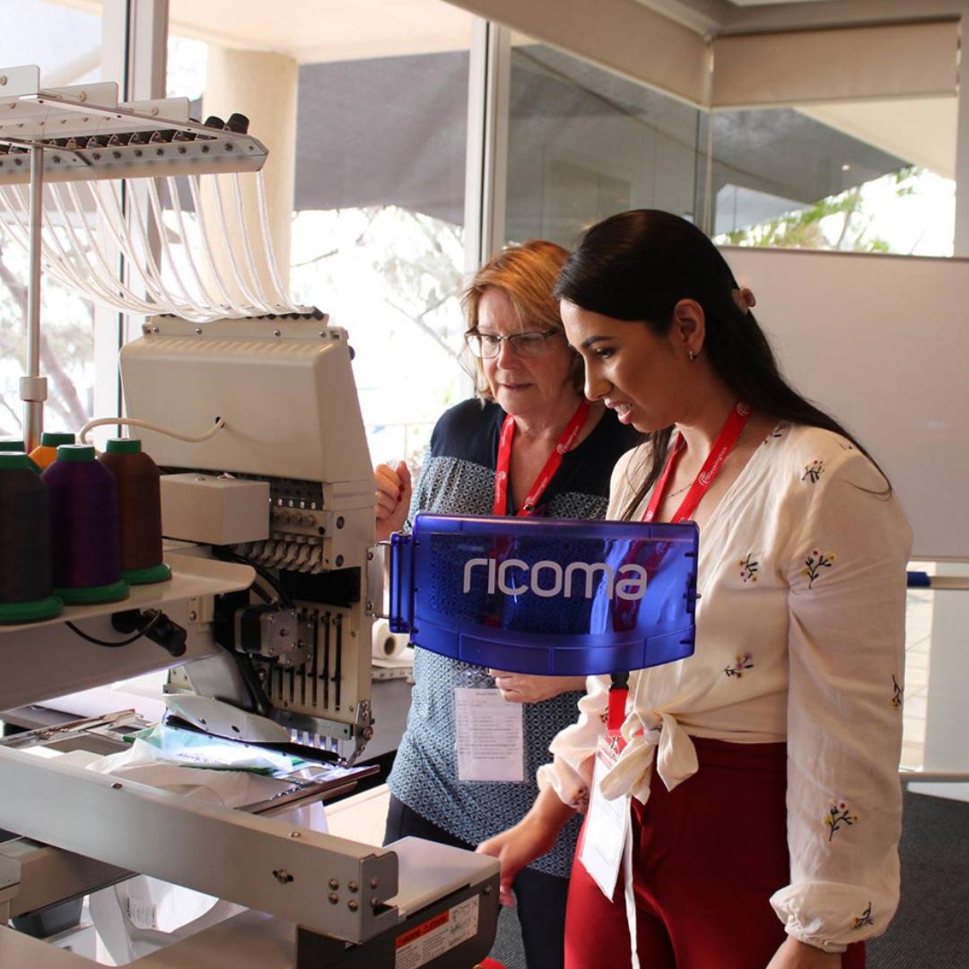 RicomaHQ's tweet image. 🇦🇺 Our team member Laura is in the Land Down Under, Australia teaching embroidery classes to newcomers to the embroidery industry. Best of luck to her in this amazing training experience! We cannot wait to share with you all she&apos;s been up to! 😁

#EmbroideryTraining #Australia