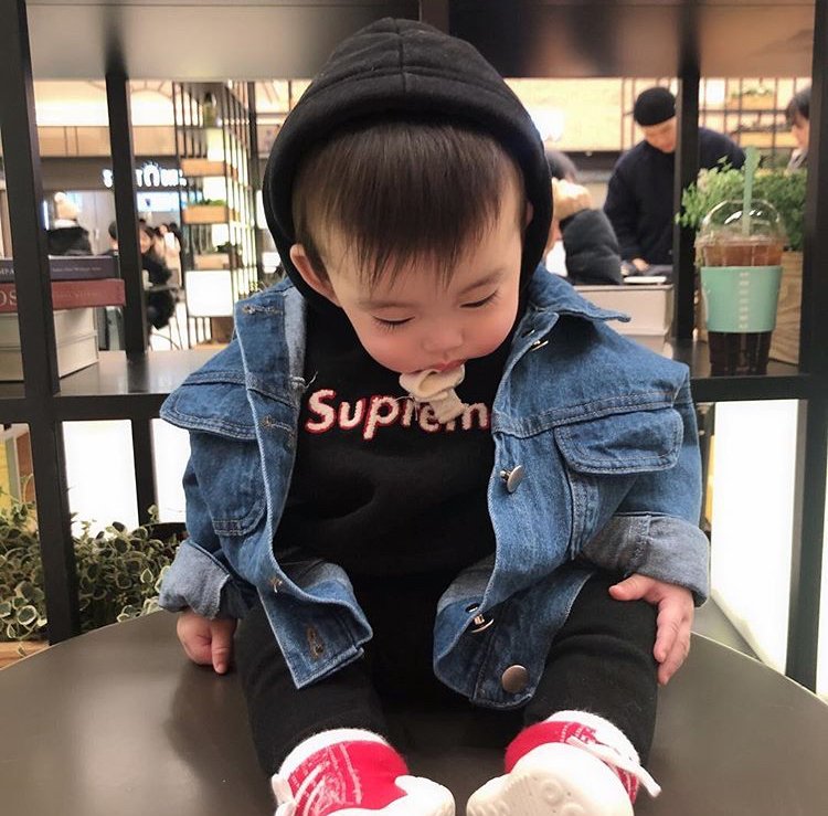 First I bring Minho to department store and try him some clothes. "YO BABY! DO YOU LIKE IT MAN?" He just confusely looks at the clothes but he seems like it. Then I ask him "Who's the most handsome guy?" I wait for him to answer me but turns out he points out himself.