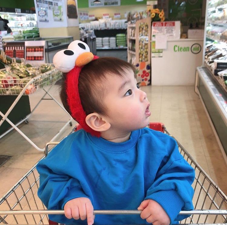 Then we go to the supermarket to buy some things that Mingyu hyung has been asked. "Is there anything that you want, Minho?" "Andadananyanya" "What man?" "Unyanyannana aaaanana" "Milk?" "Udagagagagu nanana!" "Man look at me I'm talking with you bAbY"