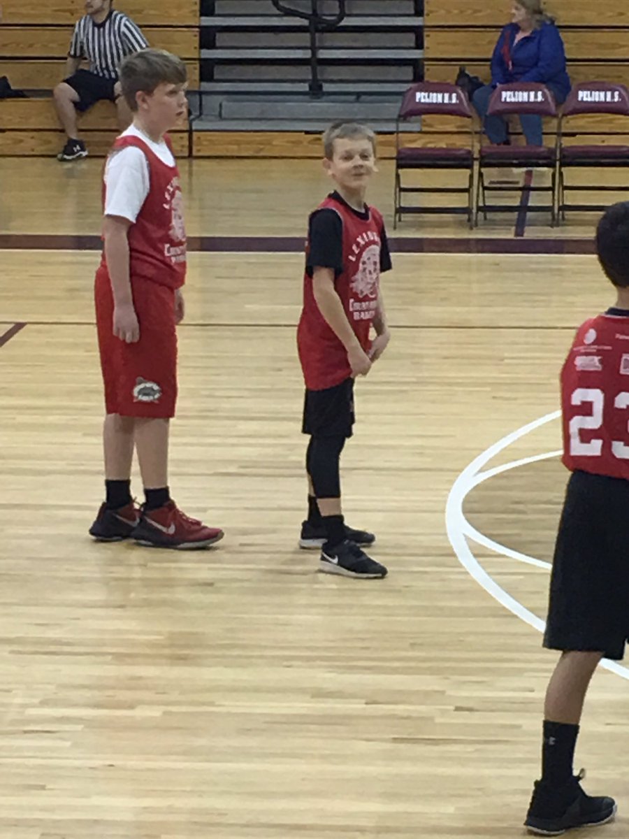 chadmcginty's tweet photo. Baseball cancelled today, but now I get to see my main man shoot some hoops! #4red https://t.co/D07s162zyt