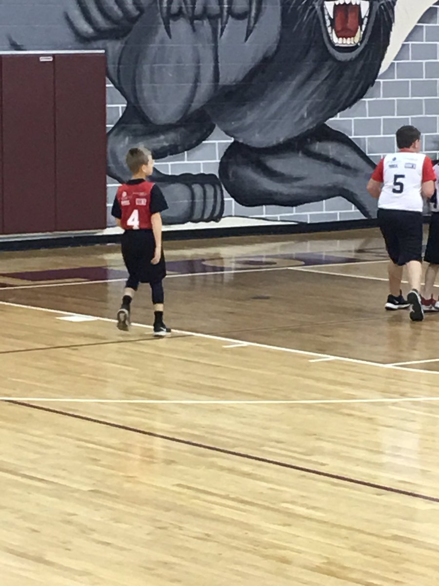 chadmcginty's tweet photo. Baseball cancelled today, but now I get to see my main man shoot some hoops! #4red https://t.co/D07s162zyt