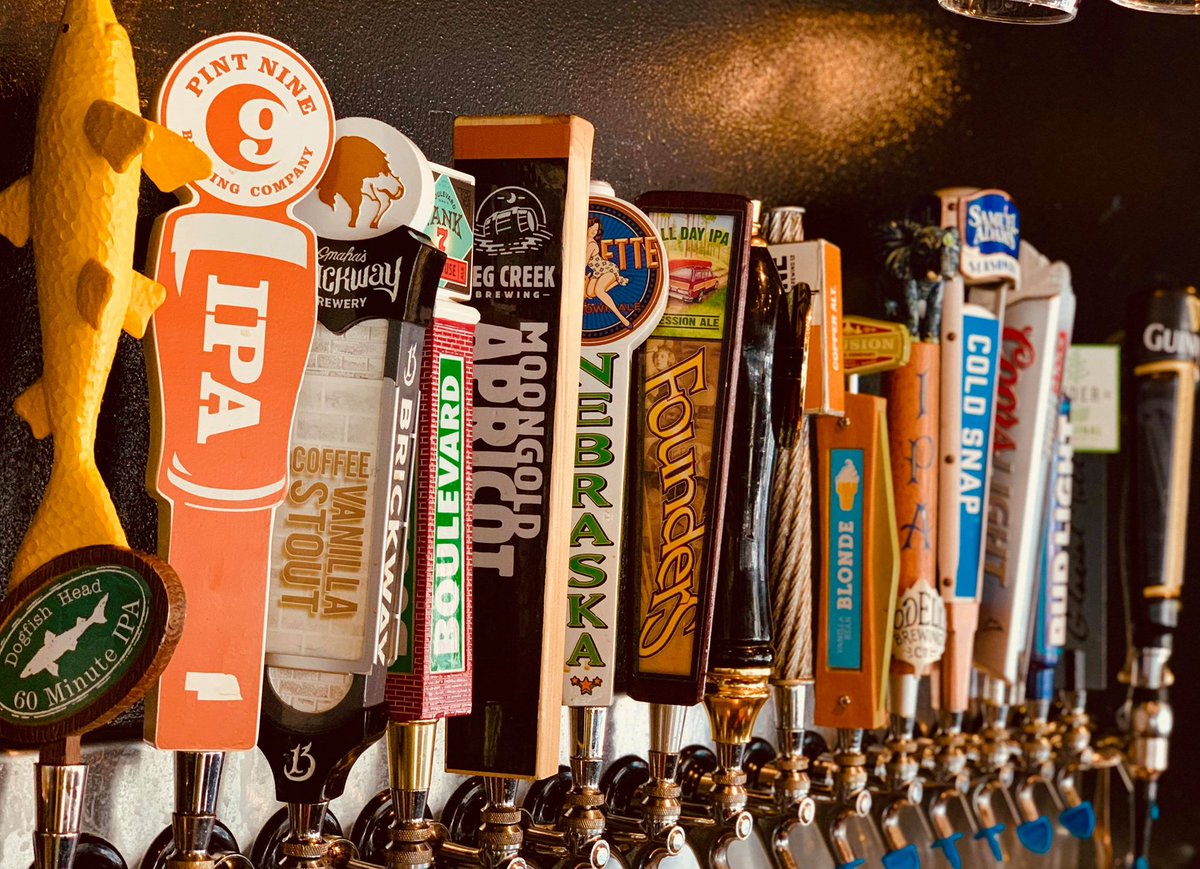 DudleysPizza's tweet photo. Reverse HH starts at 9 pm! Come on in drink specials that include $3.50 wells and wines, and $1 off pints, cocktails, and specialty drinks. Our HH food special is $5 off all 16" pizzas. We'll see you then! https://t.co/Wc06J8mUNE