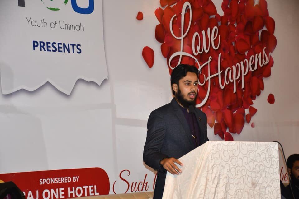 AMSMuridke's tweet photo. Br. Mukarram Ahmed (Zonal Head, Youth of Ummah) was the main part of the event as he did the comparing as well as introduce Youth of Ummah to the audience.

#LOVE_HAPPENS 💕 #YOUTH_OF_UMMAH https://t.co/aSQRU9WXWM