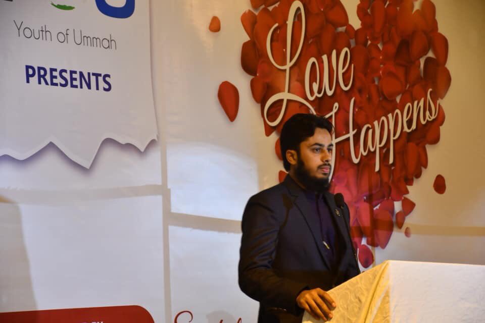 AMSMuridke's tweet photo. Br. Mukarram Ahmed (Zonal Head, Youth of Ummah) was the main part of the event as he did the comparing as well as introduce Youth of Ummah to the audience.

#LOVE_HAPPENS 💕 #YOUTH_OF_UMMAH https://t.co/aSQRU9WXWM