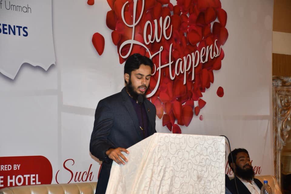 AMSMuridke's tweet photo. Br. Mukarram Ahmed (Zonal Head, Youth of Ummah) was the main part of the event as he did the comparing as well as introduce Youth of Ummah to the audience.

#LOVE_HAPPENS 💕 #YOUTH_OF_UMMAH https://t.co/aSQRU9WXWM