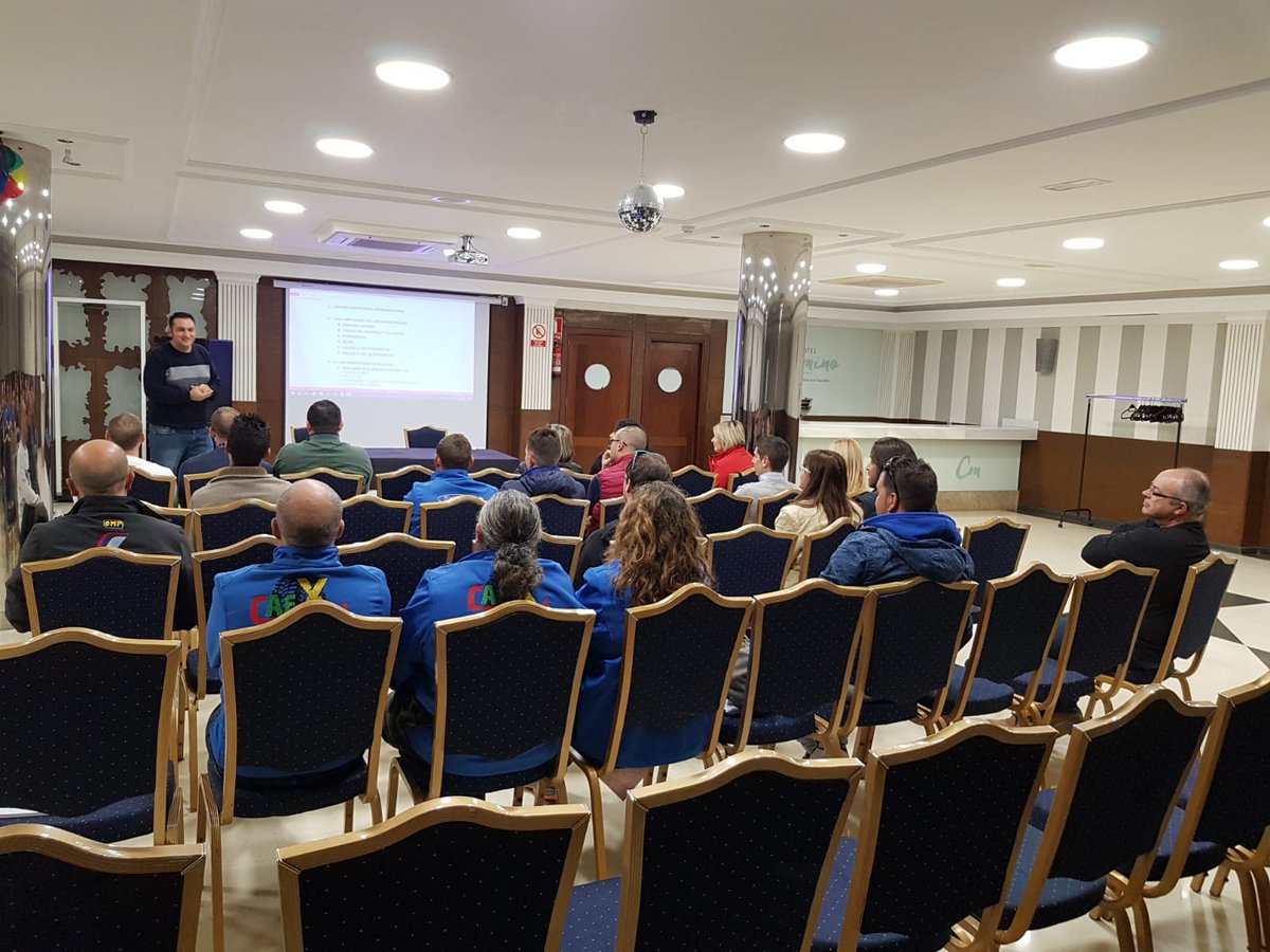 FaaOficial's tweet photo. Exámenes de oficiales de 2019 celebrados por @FaaOficial esta mañana en Granada. Suerte a los aspirantes https://t.co/FBBeZ1xIqW