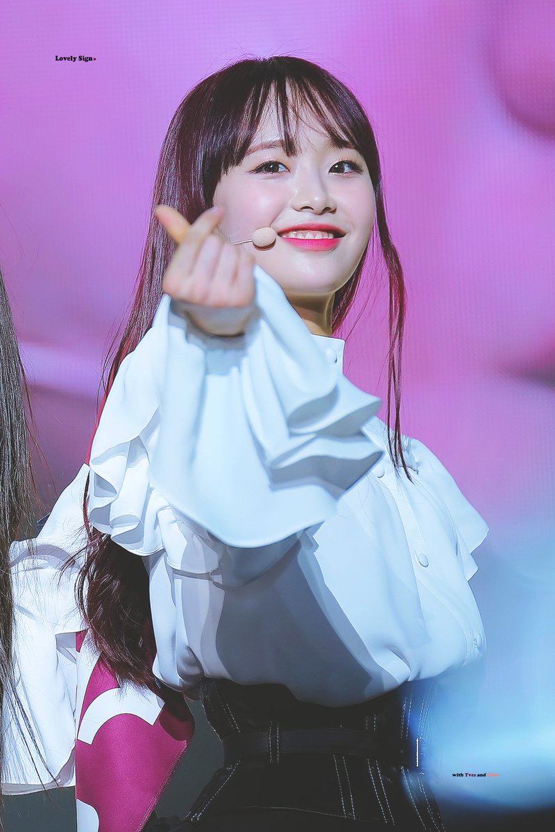 lovelysign_'s tweet photo. 🍎🍓 190216 LOONAVERSE 1회차

https://t.co/ej0PhZ8jEw
https://t.co/hHqZEj8Hma
https://t.co/Pq5W3oOw1o
https://t.co/Fumabp1JmF

#이브 #츄 #이달의소녀 #LOONA @loonatheworld https://t.co/aMFZEwdb7M