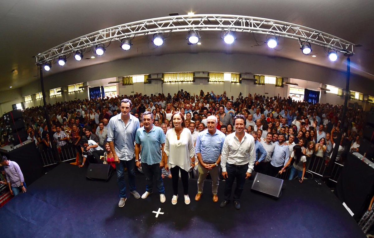 alefinocchiaro's tweet photo. Esta mañana junto a @mariuvidal, @SalvadorPBA, @gzinny y @estebanbullrich en el Encuentro Provincial de Mesas Educativas Distritales de PBA. #VolvemosAClases #CadaDíaCuenta https://t.co/uBdq9LTbxg
