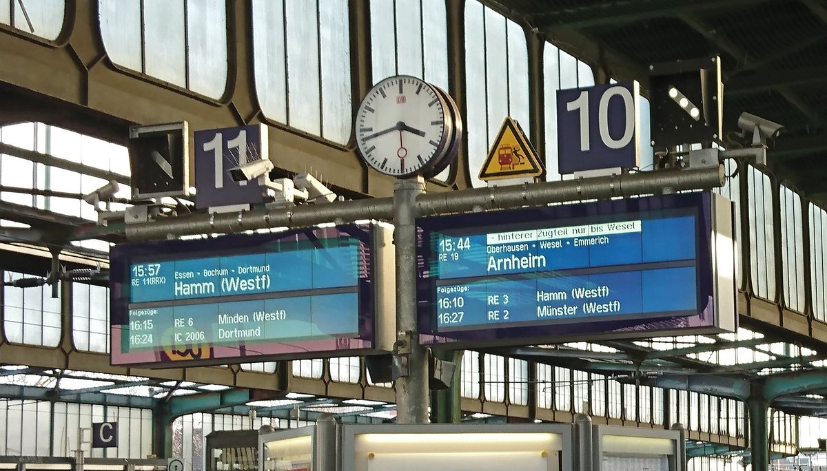 PuckJansen1954's tweet photo. #MSVFCU 2-3. Wat een kut mentaliteit bij de spelers van MSV. Gelukkig komen niet voor het voetbal. https://t.co/r9HZlEu0fk