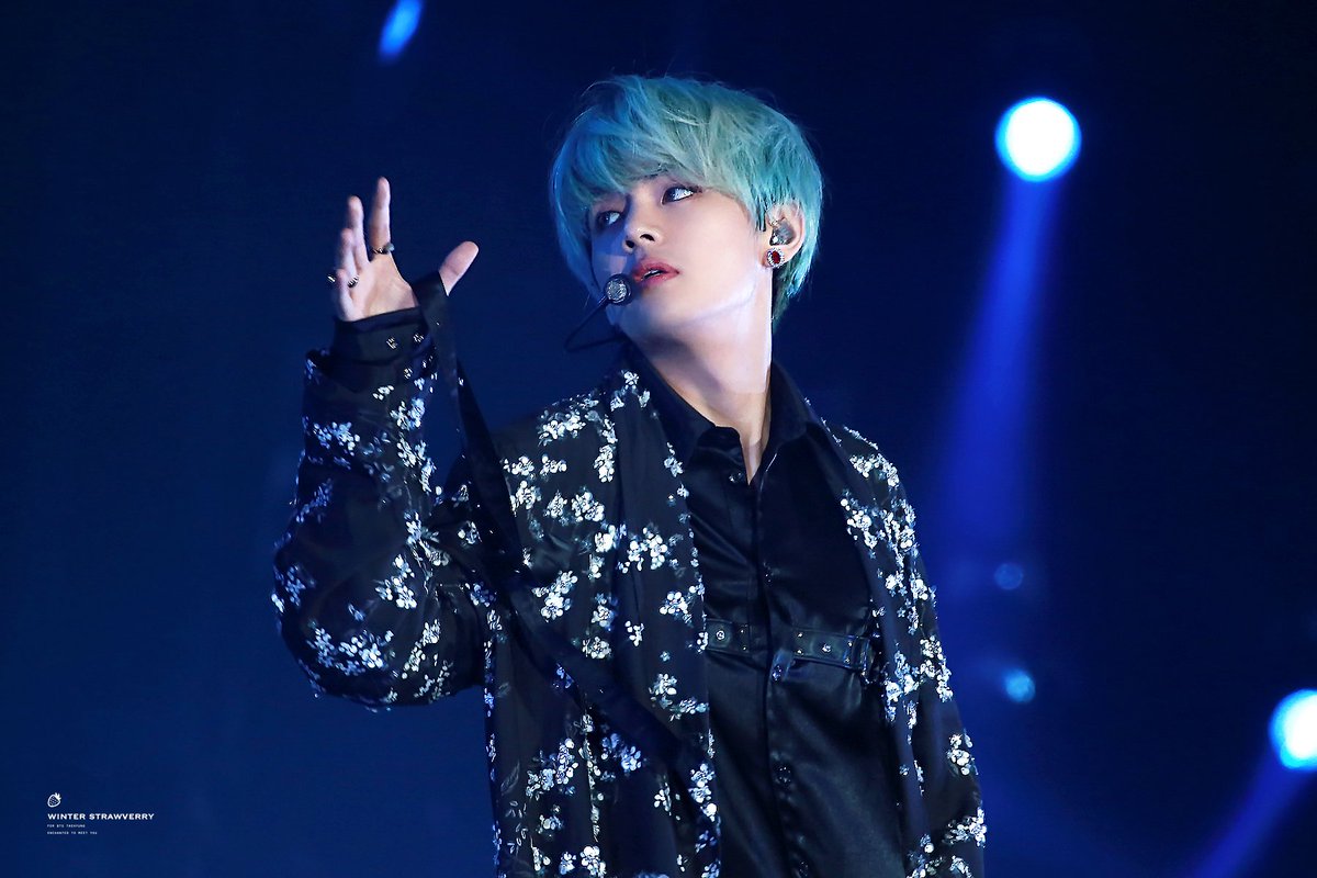 ❄🍓190216 LY Tour Fukuoka
#태형 #뷔 #태태 #방탄소년단뷔 #Taehyung #BTS 
<a href="/BTS_twt/">방탄소년단</a>