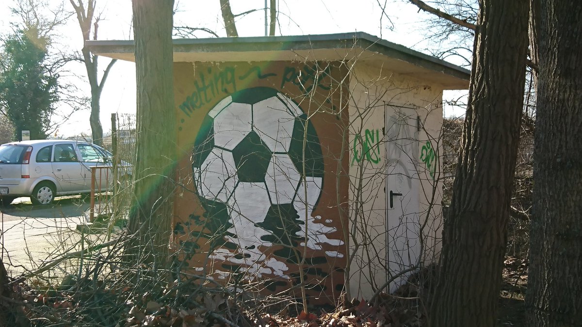 PuckJansen1954's tweet photo. #MSVFCU 2-3. Wat een kut mentaliteit bij de spelers van MSV. Gelukkig komen niet voor het voetbal. https://t.co/r9HZlEu0fk