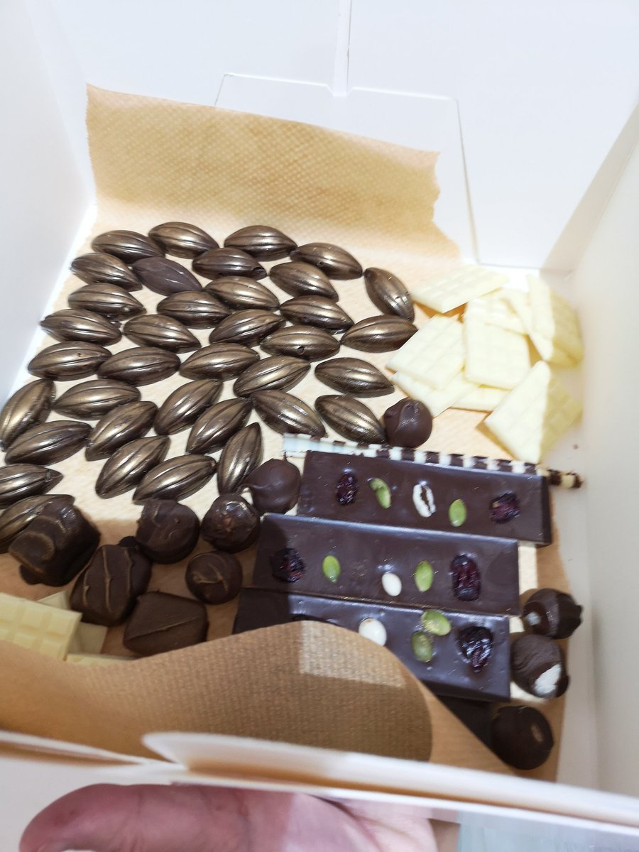 CambsSugarcraft's tweet image. Here are our results from the chocolate making course #chocolatecourse #cakedecorating #cambridgeshiresugarcraft