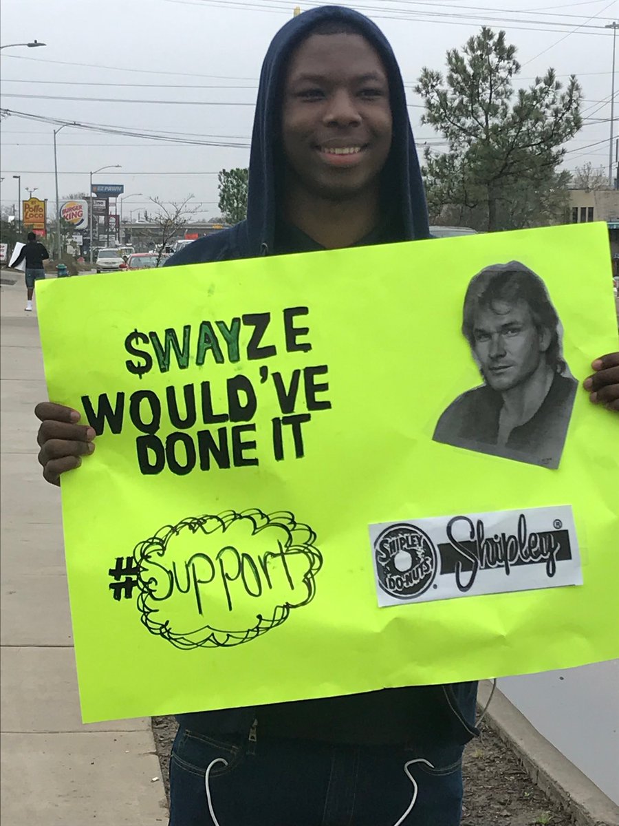WaltripBB's tweet photo. Buy a donut + help the team = slam dunk https://t.co/o2jzA6iOfd