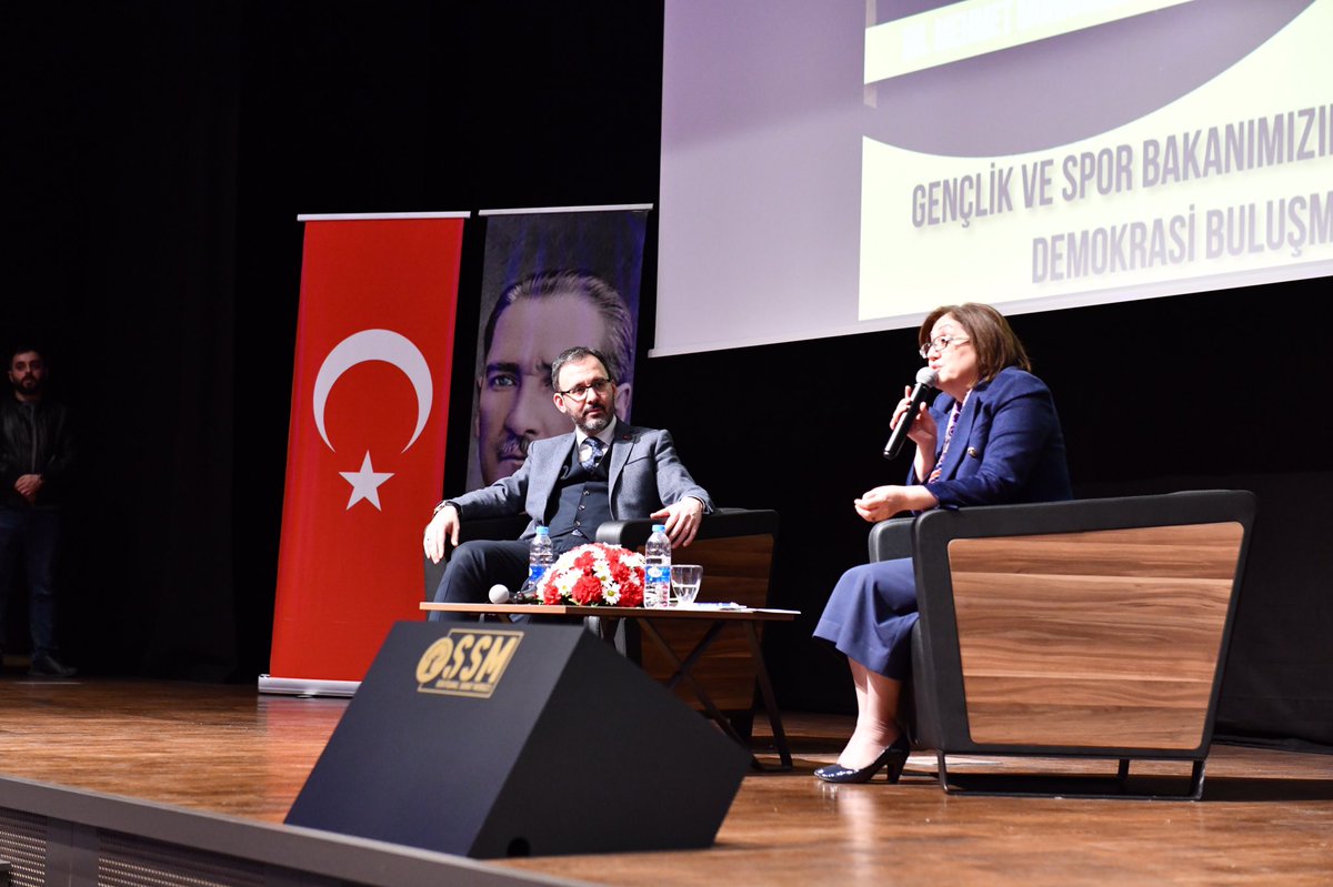 #SporŞehriGaziantep

Gençlik ve Spor Bakanımız  <a href="/kasapoglu/">Dr. Mehmet Kasapoğlu</a>‘nun ve BŞ Belediye Başkanımız <a href="/FatmaSahin/">Fatma Şahin</a>‘in katılımıyla gerçekleşen “Gençlerle Demokrasi Buluşması” programına katıldık..