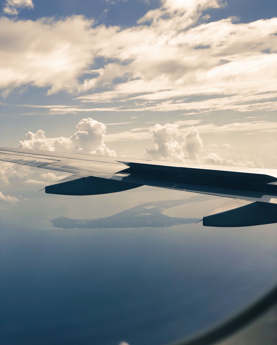 SunshineSuites's tweet photo. Can you spot our little island on the final approach? Note: Left side of the plane is where you want to sit when coming to Cayman! #GrandCayman #Airplane https://t.co/jbflpDPtro