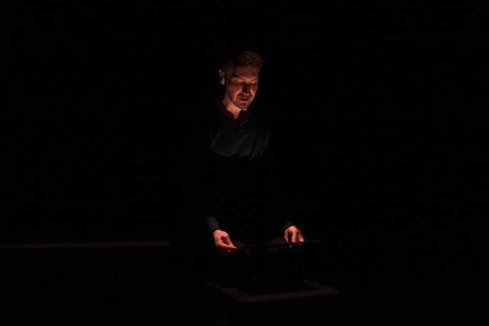 ToriJohnsTJ's tweet photo. @HijinxTheatre & @franticassembly’s #HIntoTheLight was incredible last night. Thought provoking, funny and totally captivating.
One little girl was exceptionally proud of @mganthomas (as, of course, was I) & the standing ovation and buzz after the show said it all! https://t.co/C0TEyL8t6y