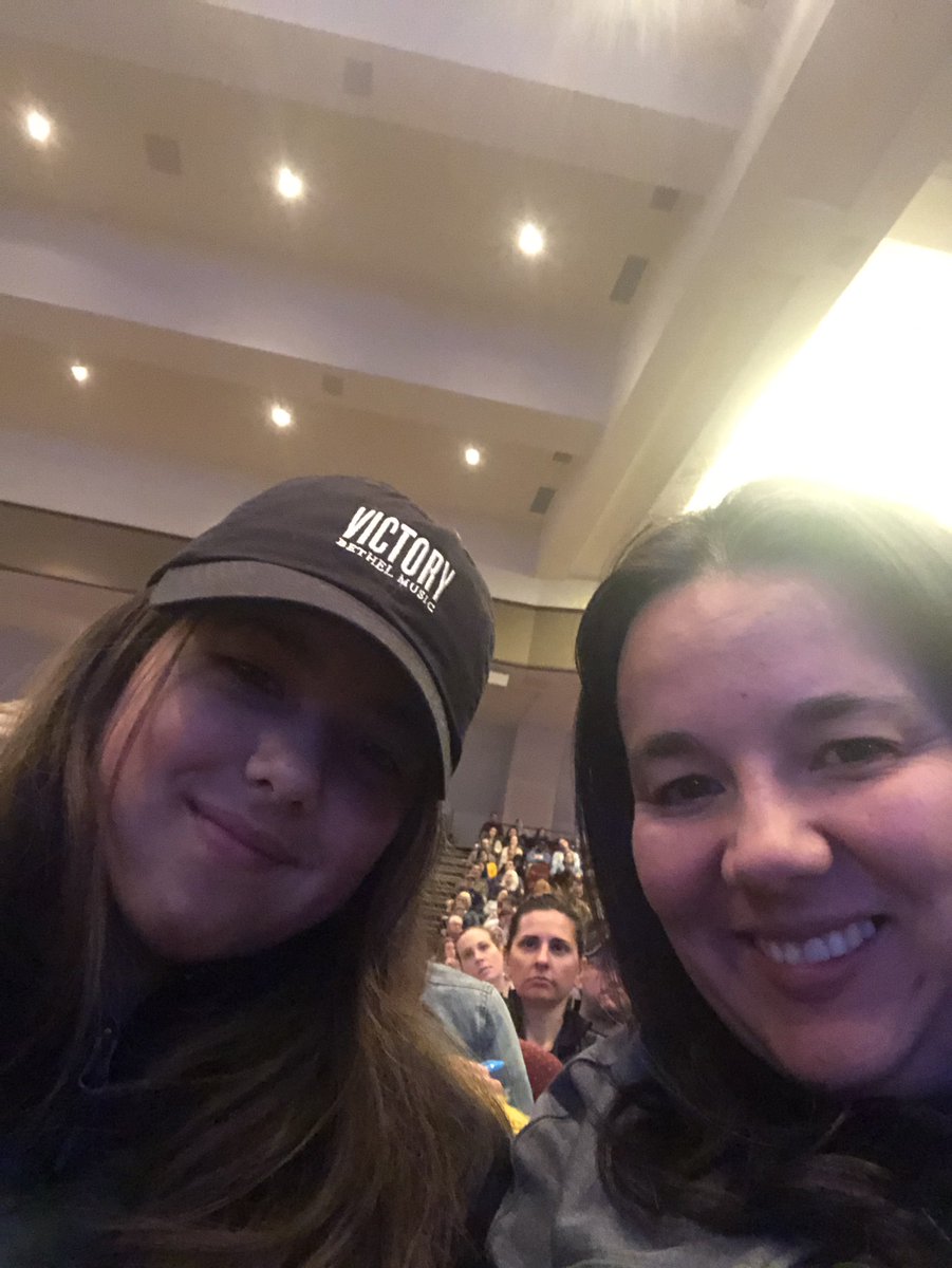 SoniaJasso98's tweet photo. Day 2- amazing conference #letuslinger. First time for my daughter to be here. https://t.co/vEXO1wl0CV