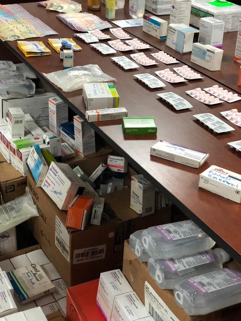 Las medicinas que el CICPC decomisó de la Fundación Mavid en Carabobo, presentaban fechas de vencimiento desde el 2013 <a href="/DouglasRicoVzla/">Douglas Rico</a> <a href="/PRENSACICPC/">PRENSA CICPC</a> <a href="/lisandroCICPC/">Lisandro Alfonzo</a> <a href="/jhonny_37/">jhonnyrodriguez</a>